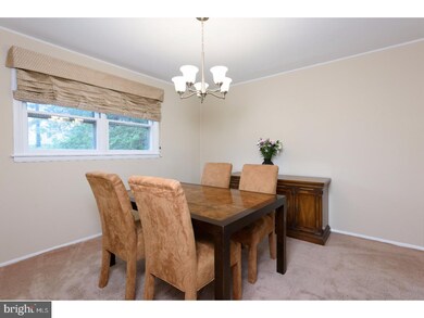 426 Hampshire Dr, Broomall, PA 19008 - photo 7