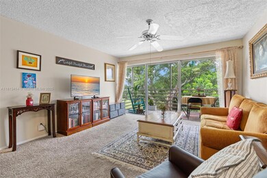 8421 Lagos de Campo Blvd unit 306T, Tamarac, FL 33321 - photo 5