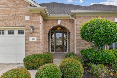 1529 Briar Bend Dr, Friendswood, TX 77546 - photo 2