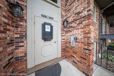 315 Riviera Dr unit 74, Saint Clair Shores, MI 48080 - photo 2