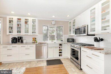 6204 Dunrobbin Dr, Bethesda, MD 20816 - photo 5