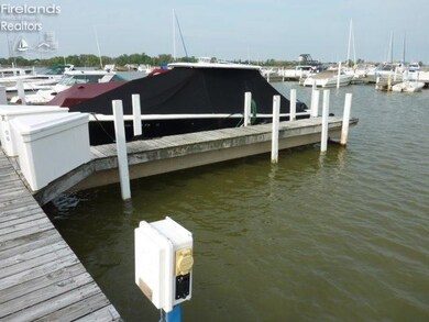 118 Clinton Reef Dr unit 118, Port Clinton, OH 43452 - photo 4