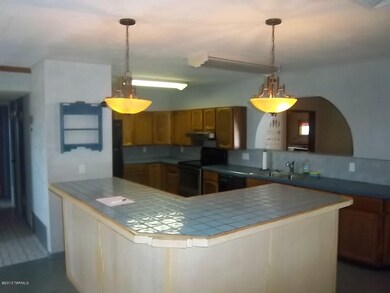 tiled breakfast bar