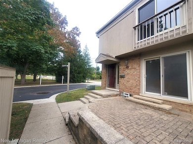 673 Oakbrook W, Rochester Hills, MI 48307 - photo 4