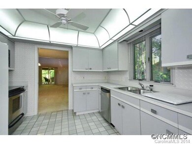 LIGHT & BRIGHT KITCHEN