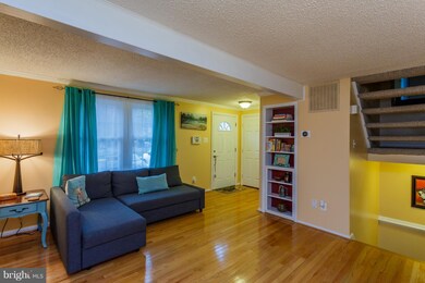 8675 Bent Arrow Ct, Springfield, VA 22153 - photo 2