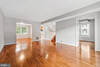 8020 Sleepy View Ln, Springfield, VA 22153 - photo 7