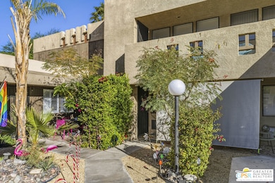 460 Bradshaw Ln unit 18, Palm Springs, CA 92262 - photo 2