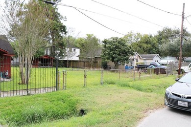 4048 Jewel St, Houston, TX 77026 - photo 4