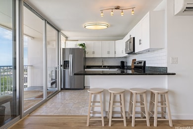 Freshly remodeled kitchen with plentiful counter s