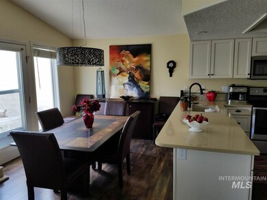 324 S Valley Dr, Nampa, ID 83686 - photo 7