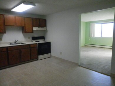 535 Calef Rd unit 23, Manchester, NH 03103 - photo 3