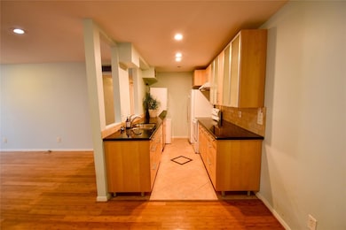 1601 S Shepherd Dr unit 141, Houston, TX 77019 - photo 2