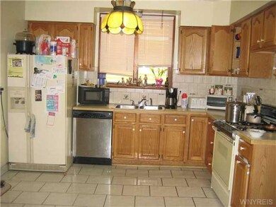 Kitchen Large Eat-In Kithen