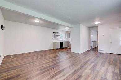 3934 42nd St, Des Moines, IA 50310 - photo 3