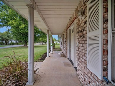 122 N 2nd St, Chouteau, OK 74337 - photo 3