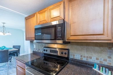 132 Thissell Ave unit 113, Dracut, MA 01826 - photo 2