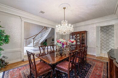 The continuation of architectural details can be s