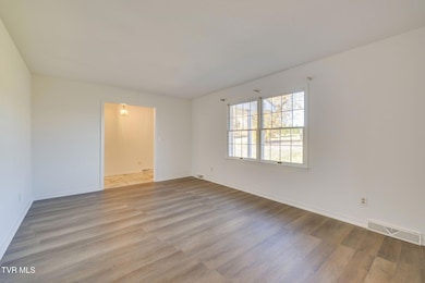 107 Mountain View Cir, Piney Flats, TN 37686 - photo 7