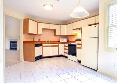 Eat-In-Kitchen