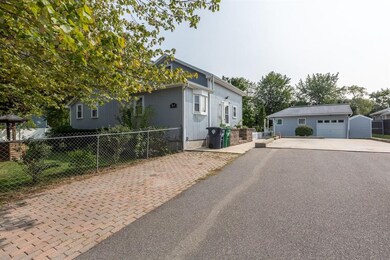 54 Caldwell Rd, Nashua, NH 03060 - photo 2