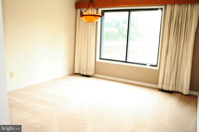 20508 Aspenwood Ln, Montgomery Village, MD 20886 - photo 7