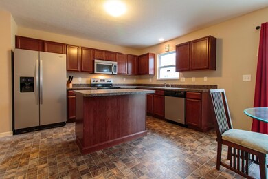 Kitchen W- Stainless Appliances
