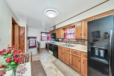 Kitchen with Eat in Space