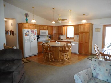 2907 W 4th St, Cedar Falls, IA 50613 - photo 4
