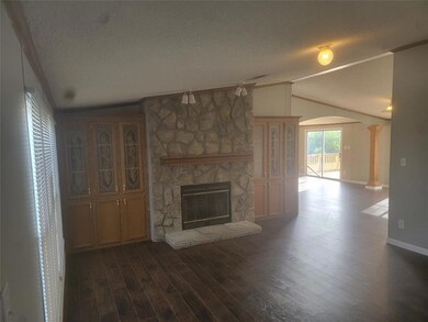 180 Lelon Ln, Springtown, TX 76082 - photo 3