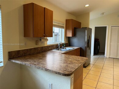 KITCHEN/SPACE FOR 2 BAR STOOLS 