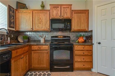 Beautiful back splash and All these appliance come