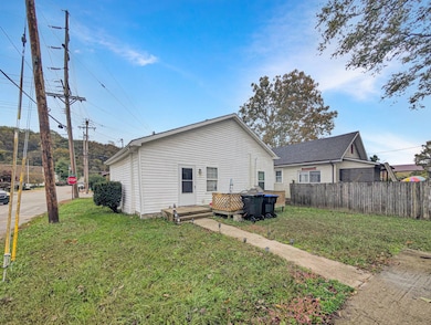 372 Holmes St, Frankfort, KY 40601 - photo 3