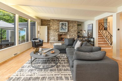 Bright & Sunny Living Room