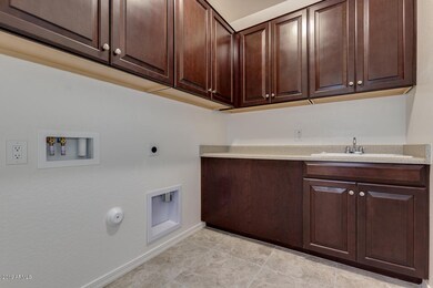 05-5723 S Esmeralda Laundry RM