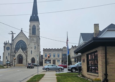 110 Arcadian Ave, Waukesha, WI 53186 - photo 2