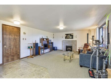Finished basement w/fireplace