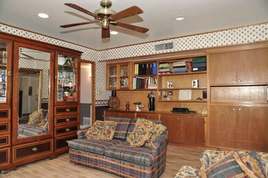 Family Room-Built-ins[1]