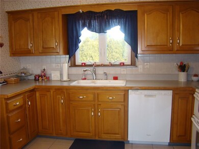 21 Oakhurst Dr, Greenville, RI 02828 - photo 3