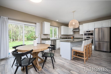 31-web-or-mls-2383 Arbor Tree-26