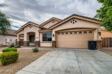2-426105276-03 Exterior Front