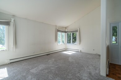 2527 W Fallcreek Ct, Grand Forks, ND 58201 - photo 4