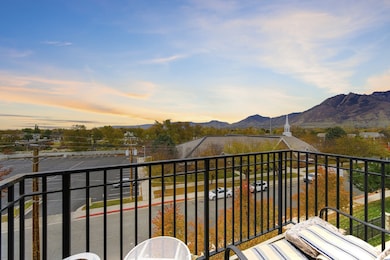 Balcony featuring a mountain view