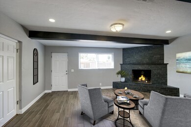 1423 E GRANADA RD