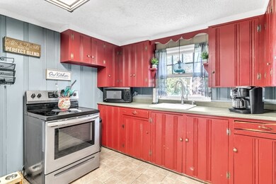 72 W Bay Path Terrace, Springfield, MA 01109 - photo 7