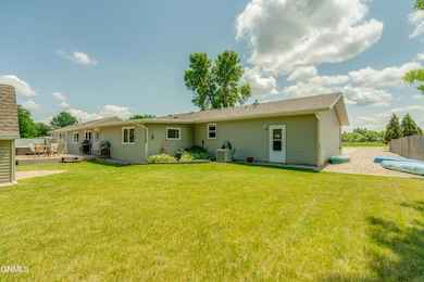508 Rosie Ln N, Mandan, ND 58554 - photo 3