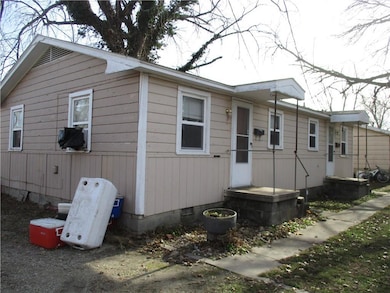 305 W Maple St, Columbus, KS 66725 - photo 5