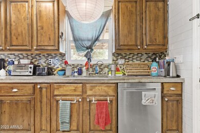 11-web-or-mls-3337-e-hillery-dr