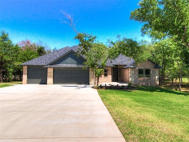 9070 Oak Tree Cir, Edmond, OK 73025 - photo 2