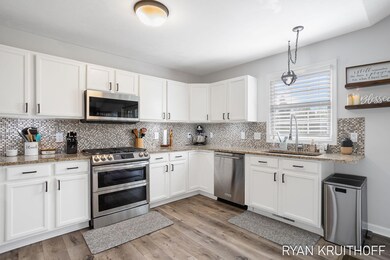 26-web-or-mls-1382-highland-hill